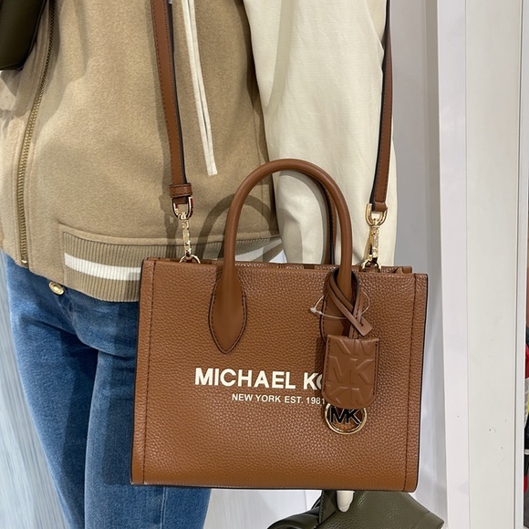 MICHAEL KORS Mirella Sm Shopper TZ XBody Pebbled Leather Crossbody
Luggage
NWT - Picture 12 of 16